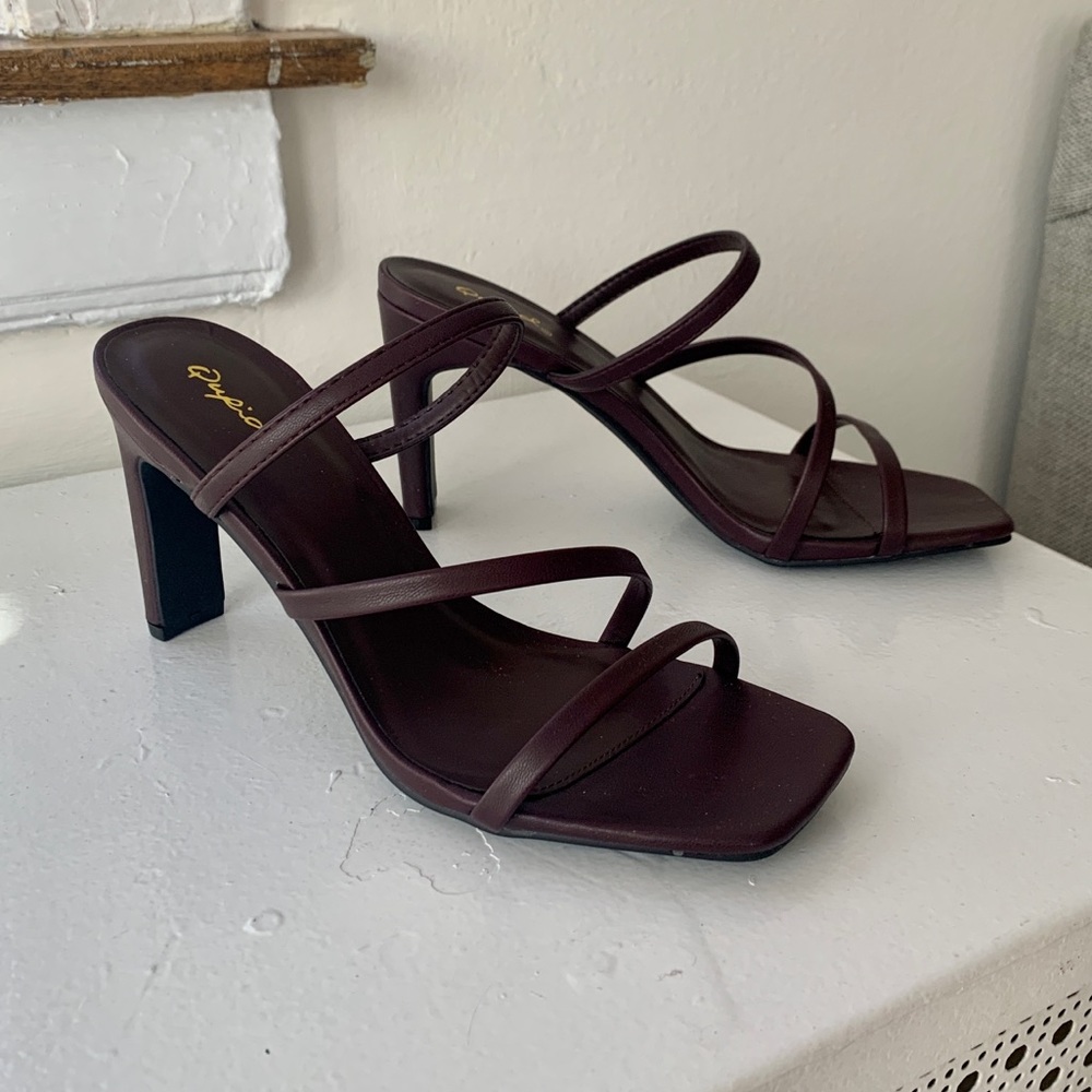 SOLD NWT trendy square toe heels